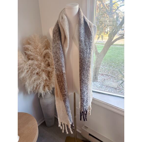 Lucky Brand Fall Plaid Fringe Blanket Scarf Warm Gray & Cream Winter - Picture 3 of 5